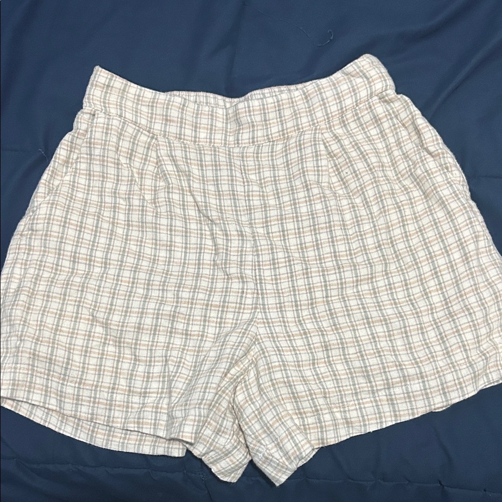 Abercrombie & Fitch Beige Plaid Women's Shorts